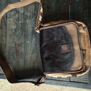 STS Ranchwear women’s messenger bag